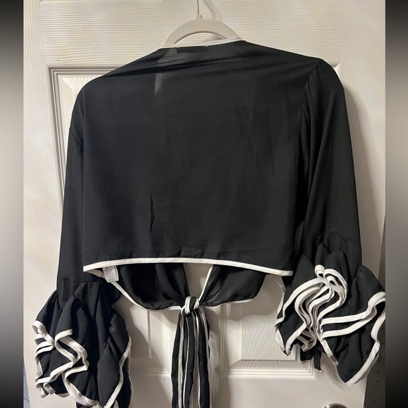 Fashion nova bell sleeve top - Picture 2 of 3